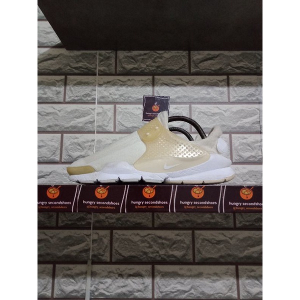 Size 41 fit 41 Nike sock dart original