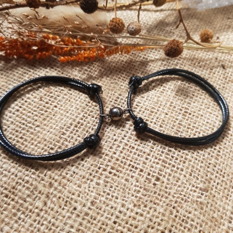 GELANG COUPLE MAGNET INISIAL HURUF KOTAK