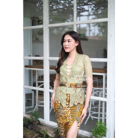 Set Kebaya Bali semi italy kutubaru lengan pendek | yuli kebaya