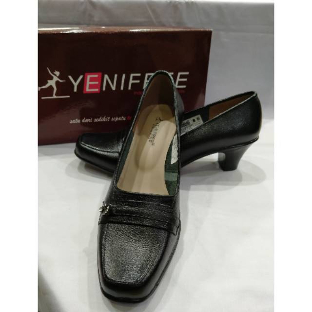 Sepatu Fantovel Wanita Yenifree