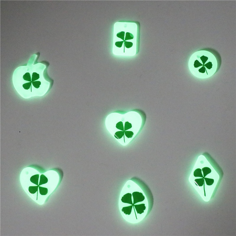 Kalung Rantai Liontin Clover Clover / Hati / Kupu-Kupu / Kuda Poni Luminous Untuk Pria / Wanita