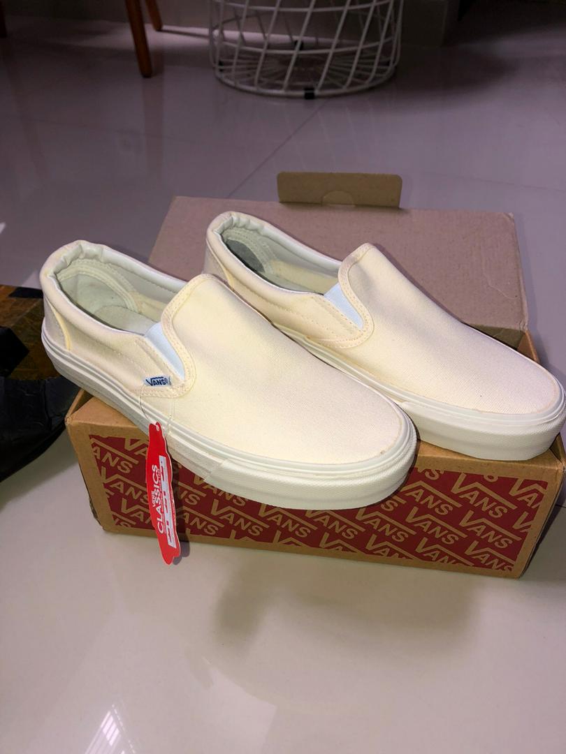 vans slip on cream white