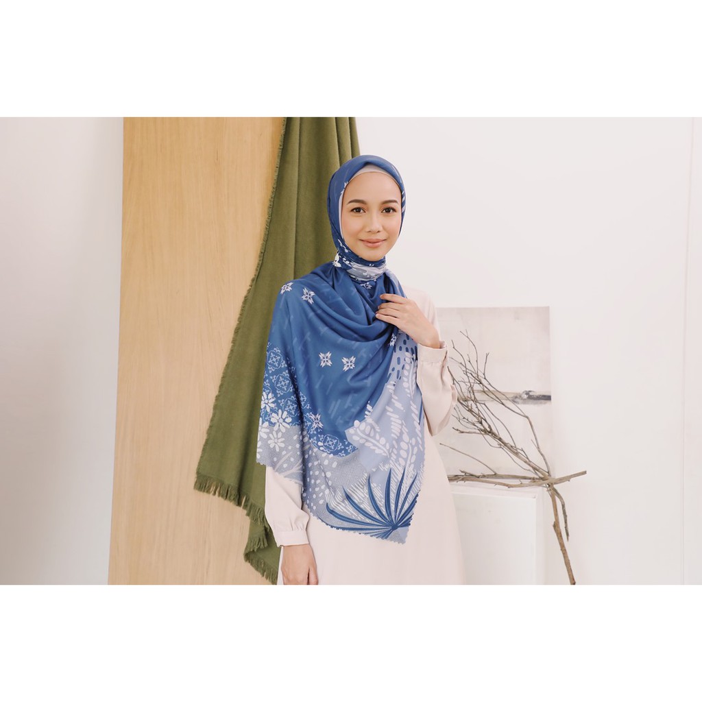 IZZATI BIRU | THE NOVELLA SCARF (Superfine Voal Hijab Premium)