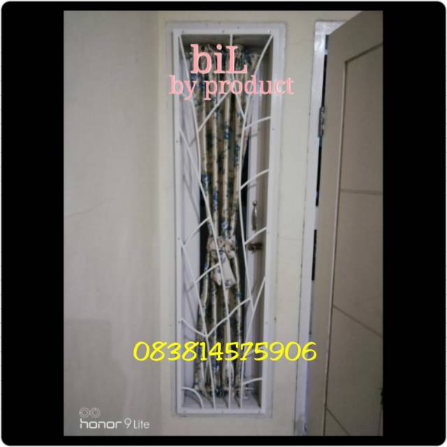 Tralis simpel . Tralis minimalis . Tralis besi . Tralis jendela