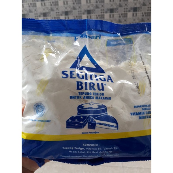 

tepung terigu segitiga biru 500 gram