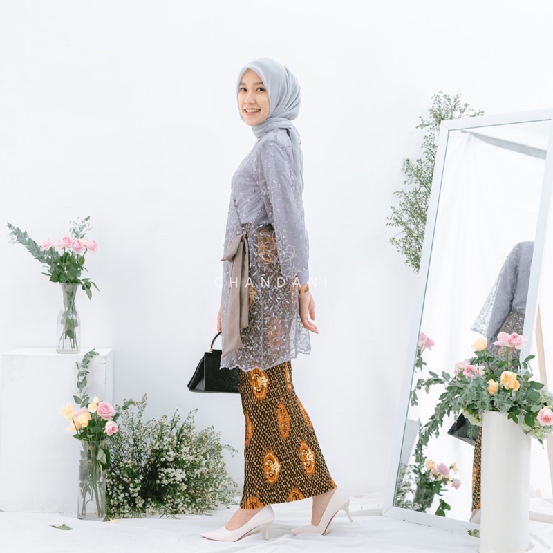 chandani.id• YUKIMO OUTER GREY - Outer Kebaya Tulle Premium Wisuda Lamaran Kondangan Bridesmaid Seragam. outer kondangan. kebaya wisuda. outer brokat. by chandani