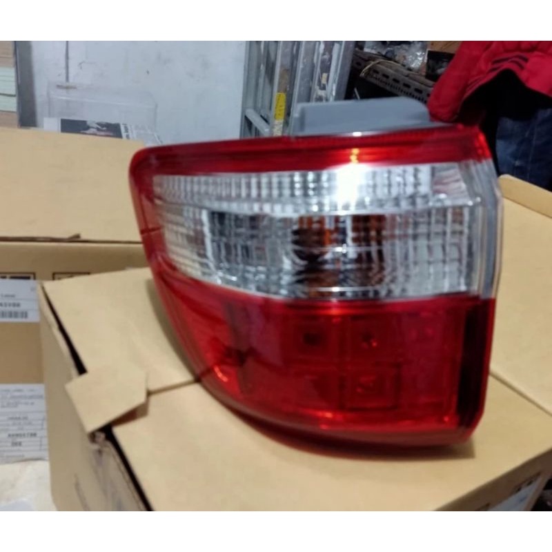 LAMPU STOP KIRI LH FORTUNER 2009-2011 ORIGINAL