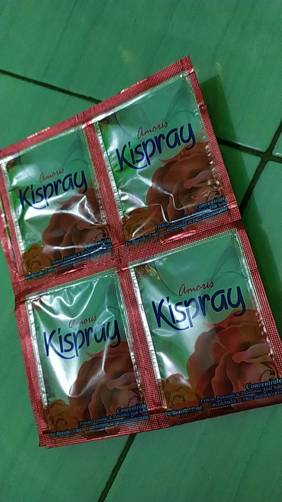 Kispray Pakaian Sachet Srenceng 12 Pcs X 7 Ml