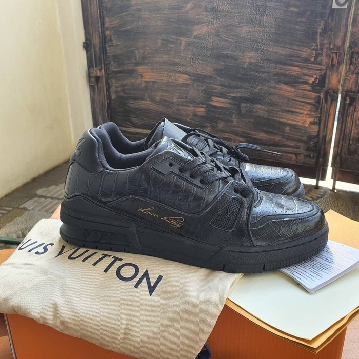 Sepatu Louis Vuitton Trainer Sneakers Full Black Sport Import Original Running Terbaru