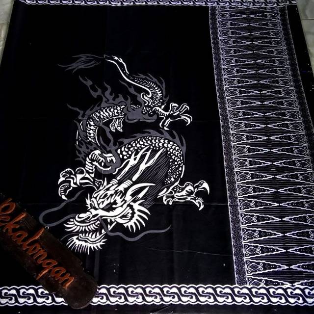 SARUNG BATIK MOTIF NAGA MERAH