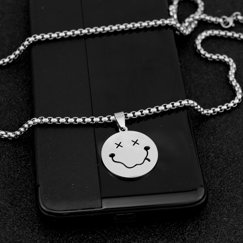 Kalung Rantai Liontin Smiley Face Bahan Metal Warna Silver Untuk Hadiah Teman