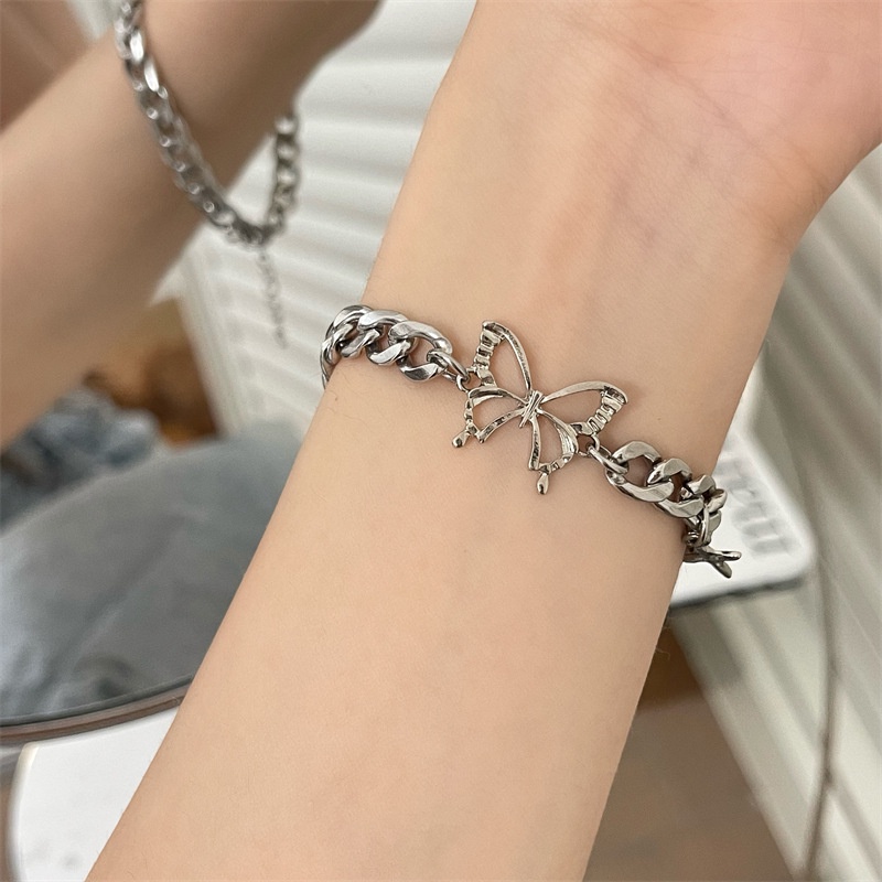 Gelang Tangan Rantai Aksen Kupu-Kupu Hollow Gaya Hip hop Untuk Wanita