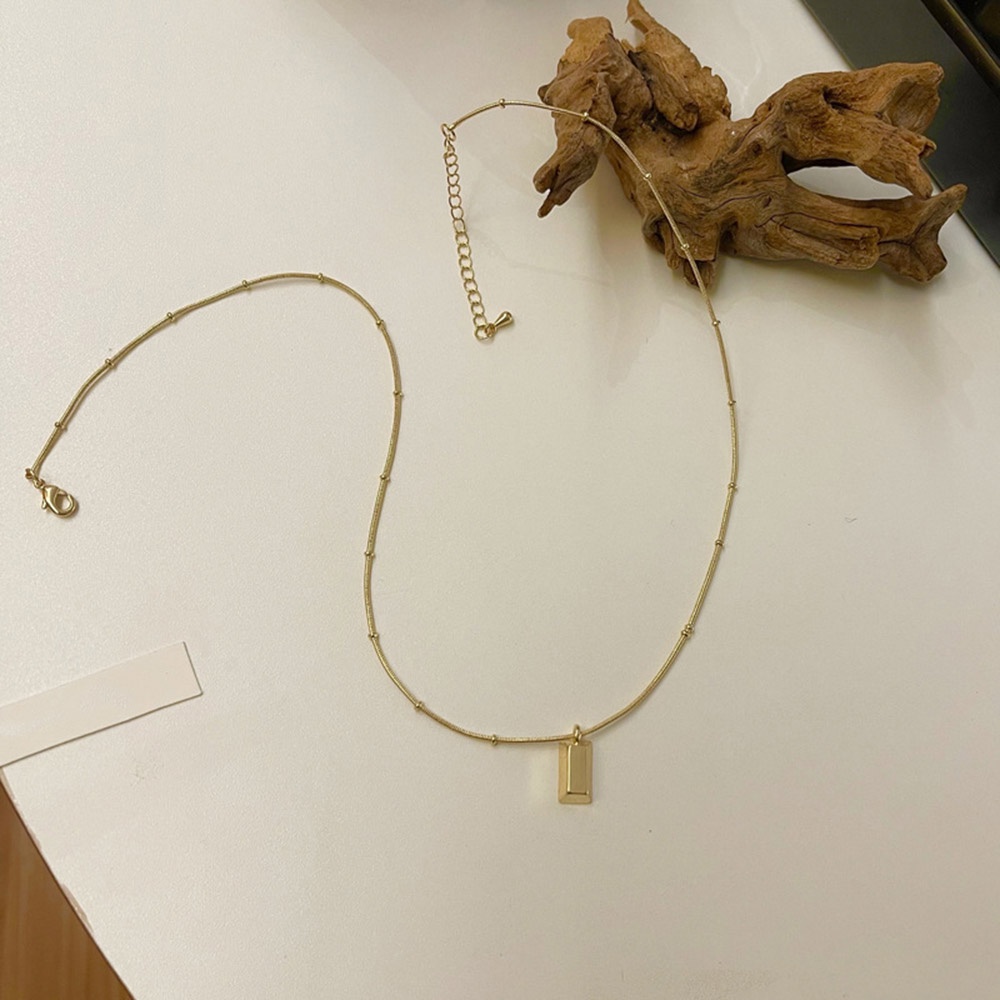 Kalung Choker Rantai Pendek Liontin Persegi Panjang Geometris Bahan Metal Lapis Emas Untuk Wanita