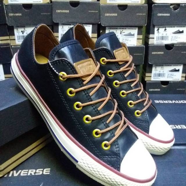 Converse kulit