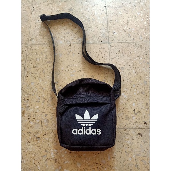 Tas Selempang Sling bag Adidas second bekas