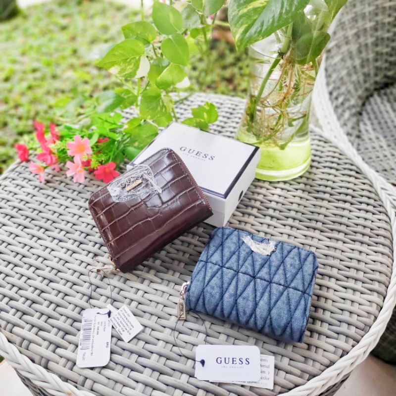Guess Dompet Zipper Lipat Kecil