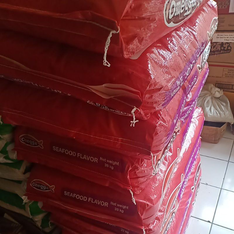 Makanan kucing Omegga omega seafood or tuna 20kg