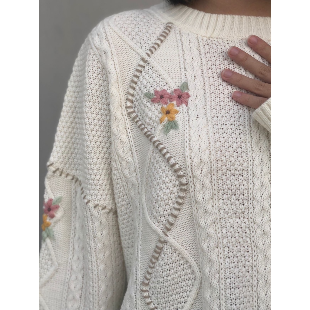 Knitme Cia Embroidery Sweater