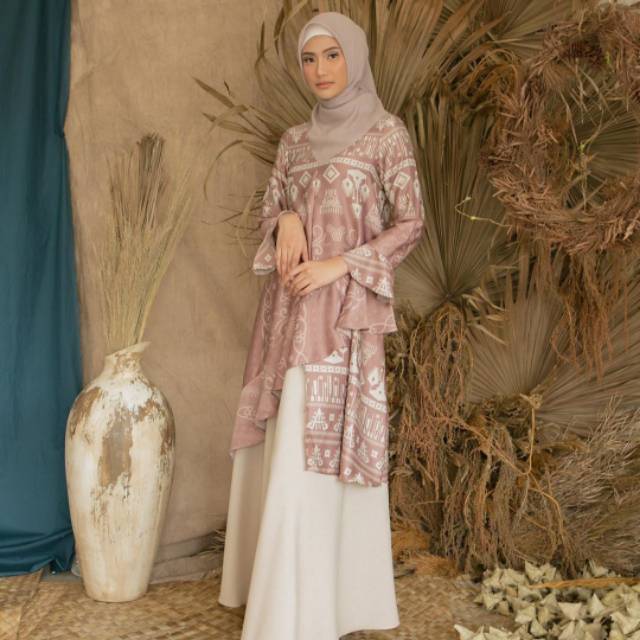 CERANA TUNIK ROSEWOOD XS WEARING KLAMBY