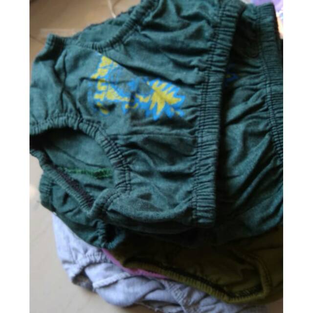 Celana dalam anak pria