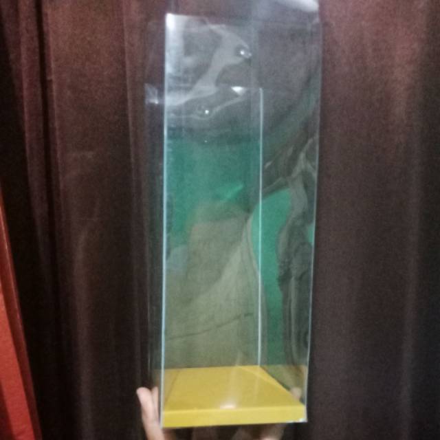 Mika piala boneka wisuda