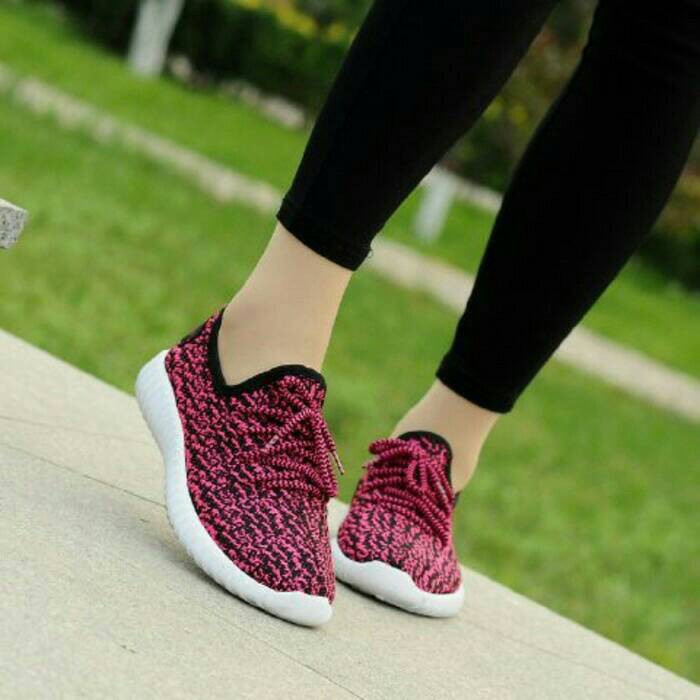 SEPATU SNEAKER CEWEK WANITA ADIDAS YEEZY PINK BINTIK HITAM CASUAL SIMPLE MODIS MURAH
