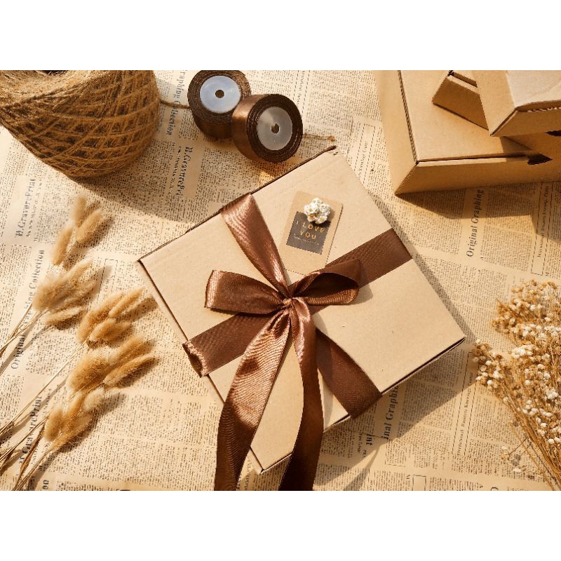 

GIFT BOX BROWN SATIN DRIED FLOWER size L dan XL