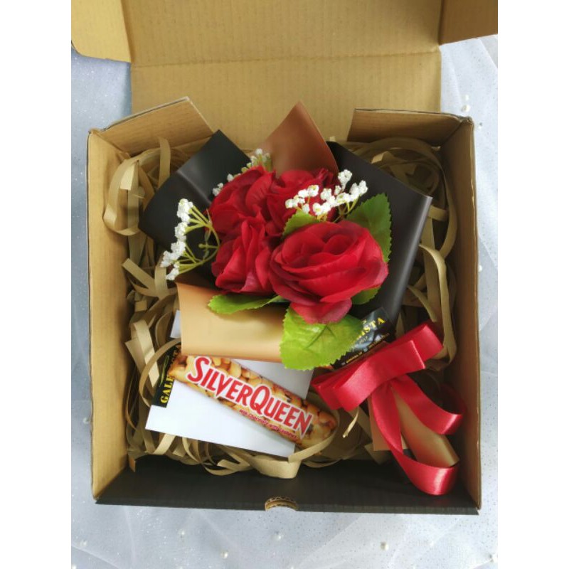 

Gift Box Chocolate/Kado Valentine/Kado Ultah/Kado Wisuda/Hampers