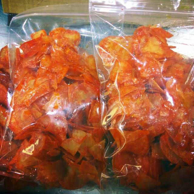 

Makanan khas bukittinggi,kerupuk sanjai balado,kerupuk dakak-dakak,jagung goreng.