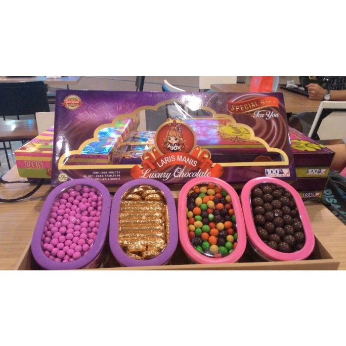 

Coklat Lebaran - Paket Coklat Lebaran Exclusive Laris Manis Luxury Chocolate
