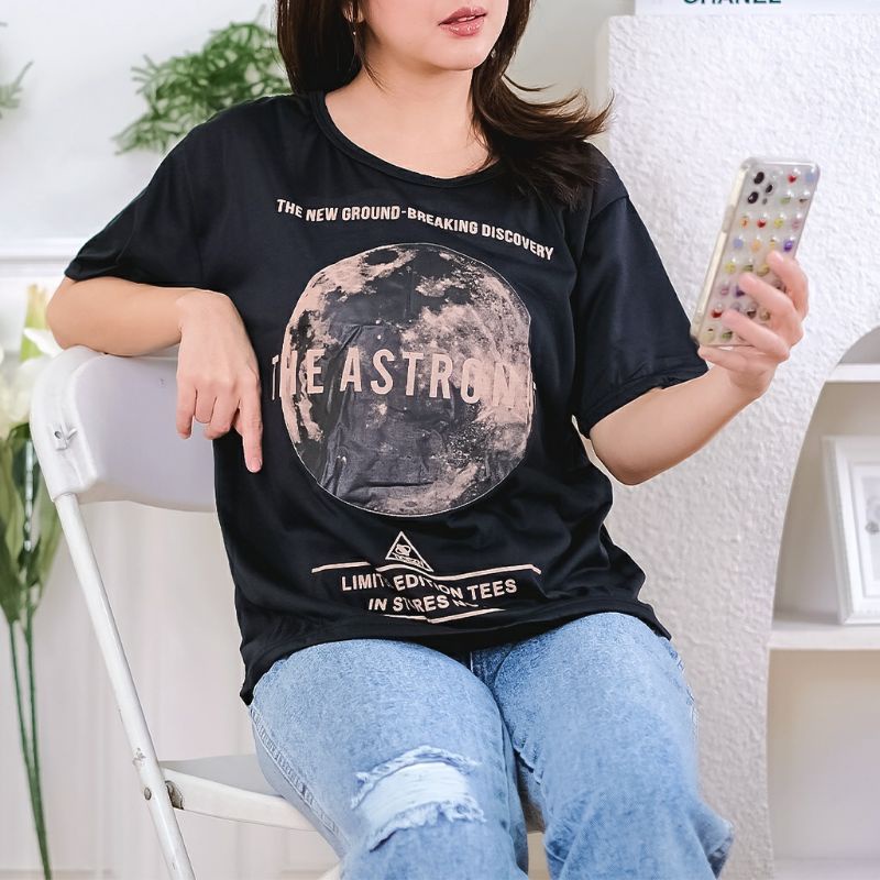 Arifirn Oversize Astronot - Kaos Oversize Wanita dan Pria (LD 106, P 65)