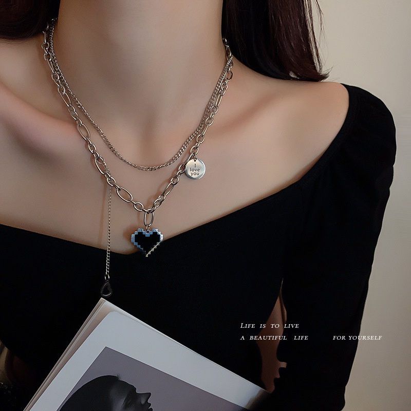 Kalung Bentuk Bulat Motif Tulisan Love | Kalung Rantai Klavikula | Kalung Bahan Stainless Steel | Aksesoris Wanita