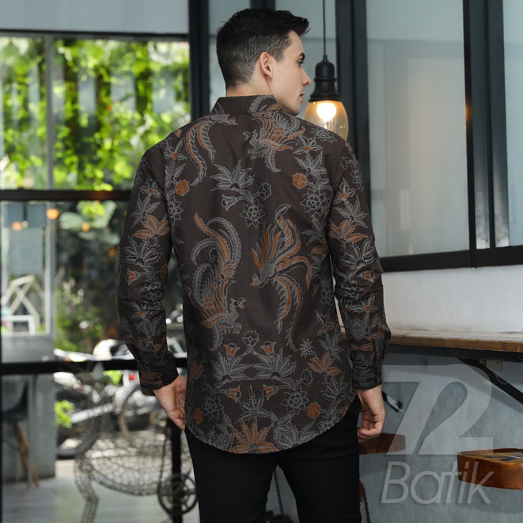 BATIK COUPLE MODERN Kemeja Rok Lilit Instan Batik Pria Lengan Panjang Premium Warna Abu Tua Grey Gray 729232 Cap 72 - Baju Kemeja Atasan Pakaian Batik Couple Cople Pria Cowok Laki Laki Remaja Keluarga Lengan Panjang Modern Slimfit Premium Kekinian