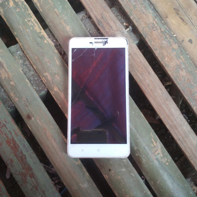 Xiomi Redmi 4A Ram 2 / 16 gb Hp Second Xiaomi 4g Tc Retak Batangan