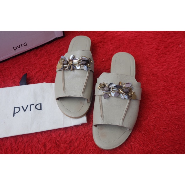 Preloved PVRA Lavva heels light grey