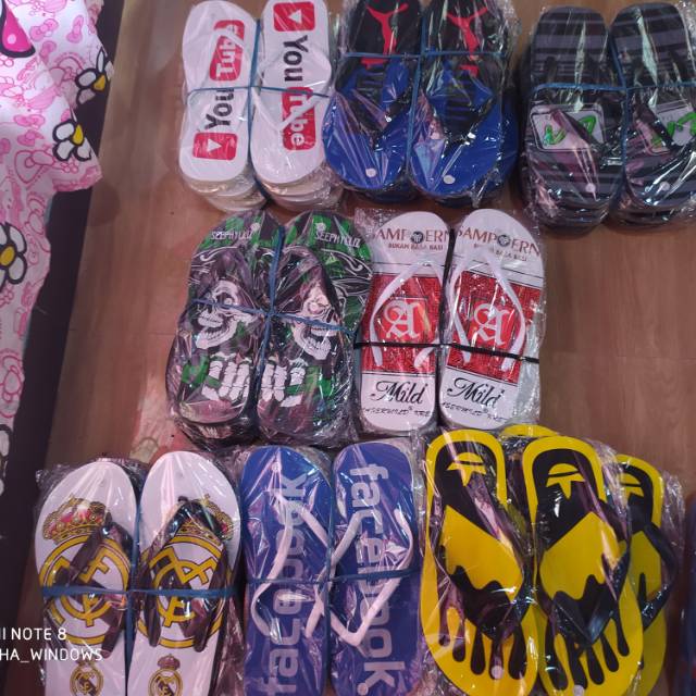 Sandal jepit karakter murah