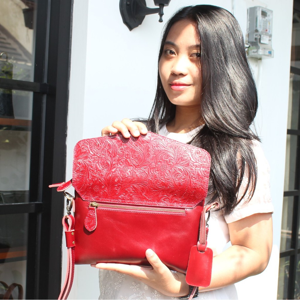 CLUTCH TALI PANJANG KULIT ASLI MODEL ENVELOPE KULIT SAPI EMBOS BATIK MIX PULL UP / FREE GRAVIR NAMA