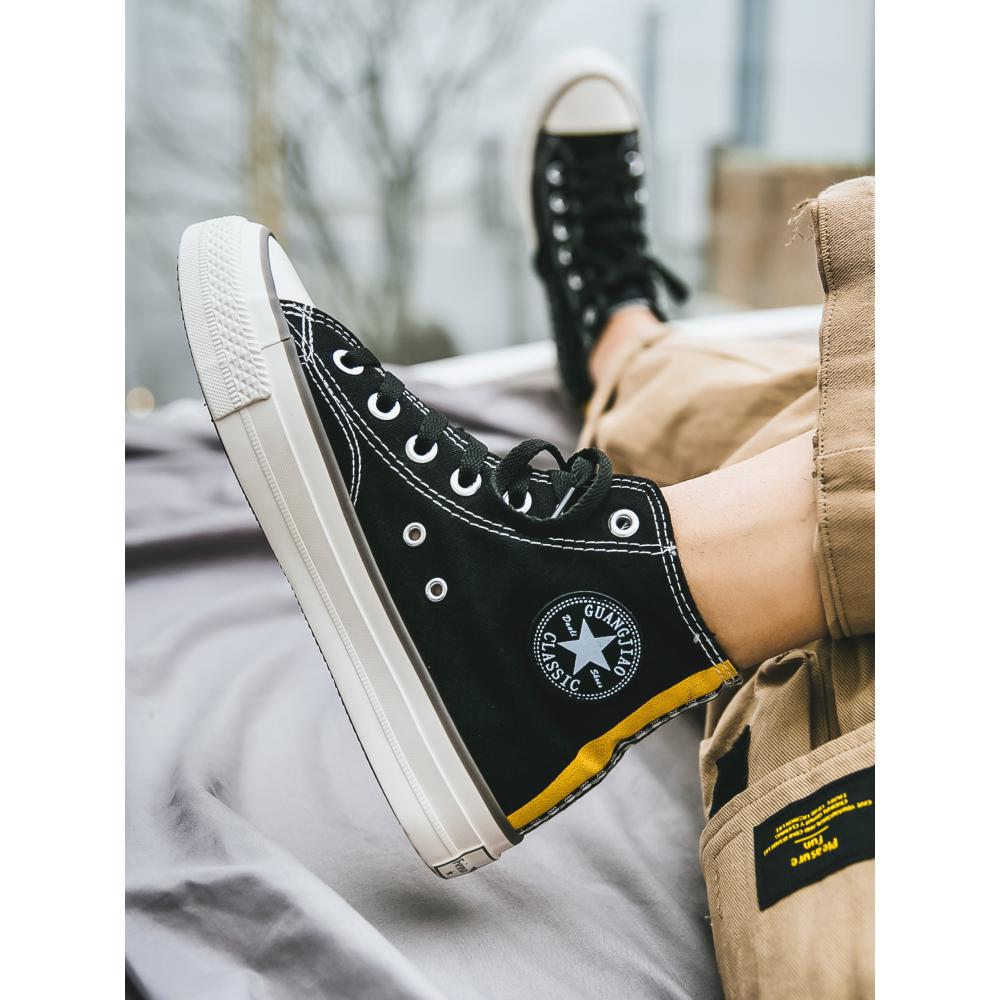 Siap Sepatu  Converse  tahun 1970 an kuning  unisex kanvas 