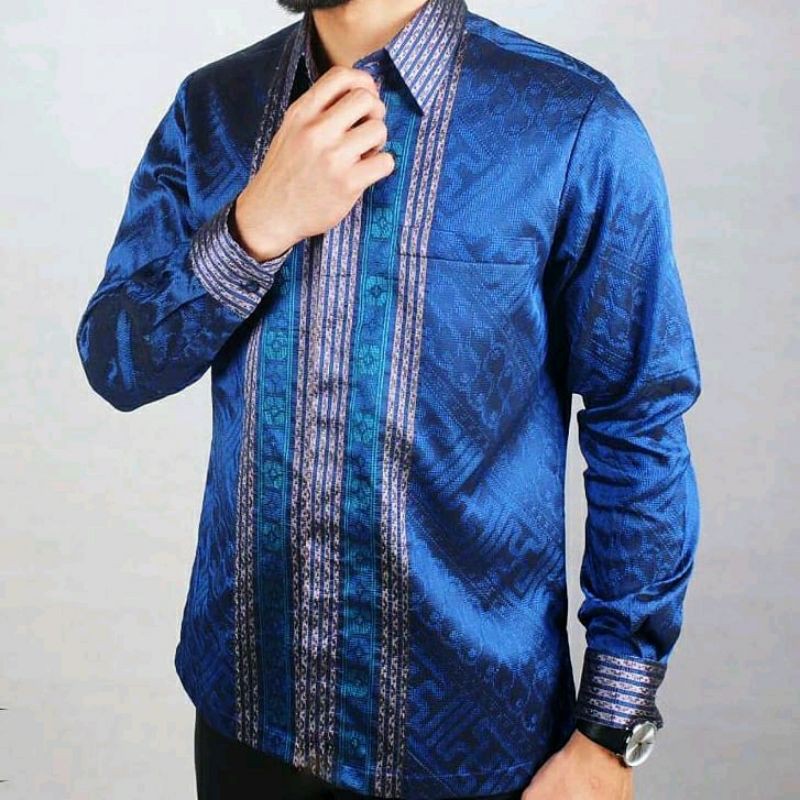 Kemeja tenun baron
