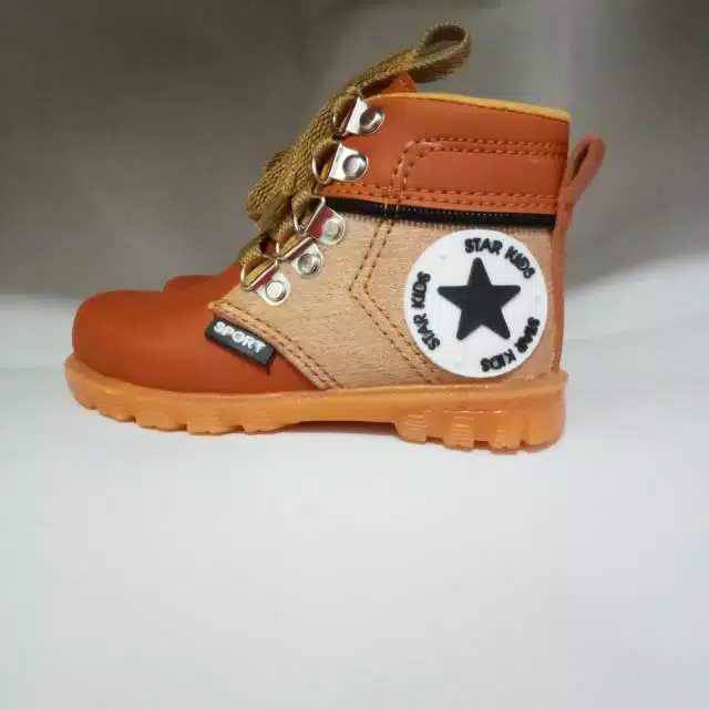 Sepatu boot anak anak motip bola bintang star kids