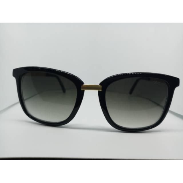 Kacamata hitam Gucci#