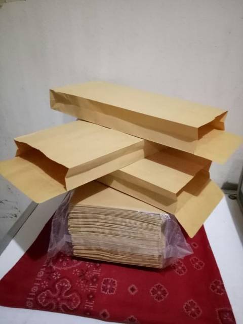 

Amplop Coklat Kabinet ggul 11x24cm isi 100lbr amplop uang