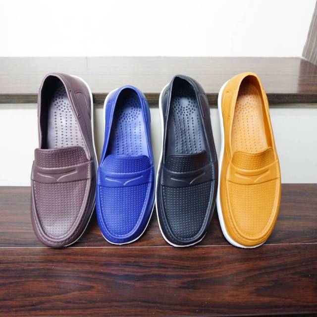 Sepatu karet Pria Crocs