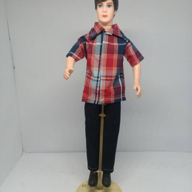 seri busana làki laki dewasa 5 dengan bonekanya