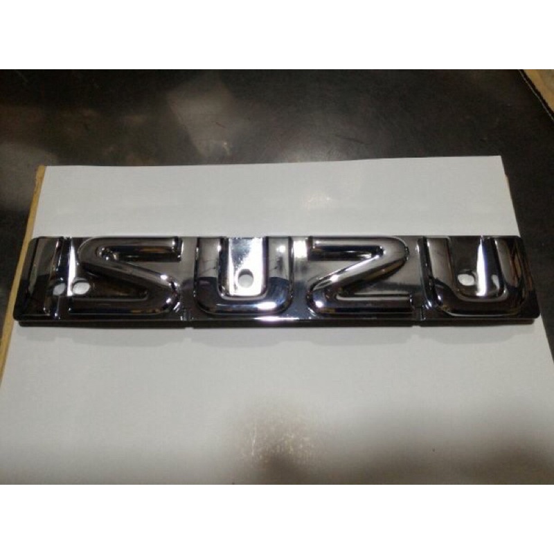Emblem grill radiator depan isuzu panther