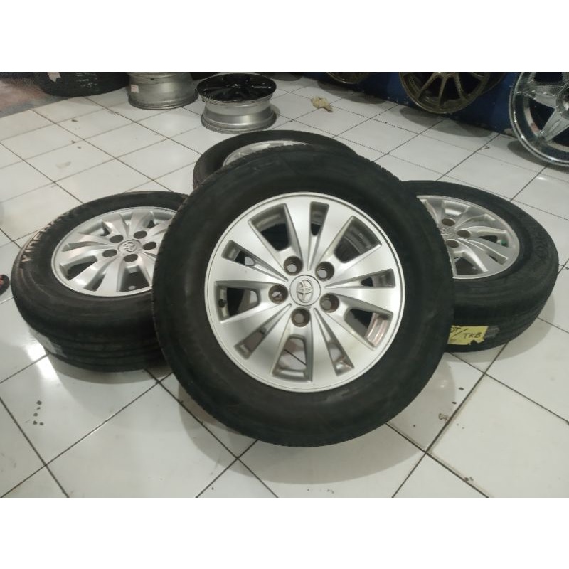 velg mobil bekas ring 15 copotan mobil inova plus ban lubang baut 5x114 kondisi ban 70%