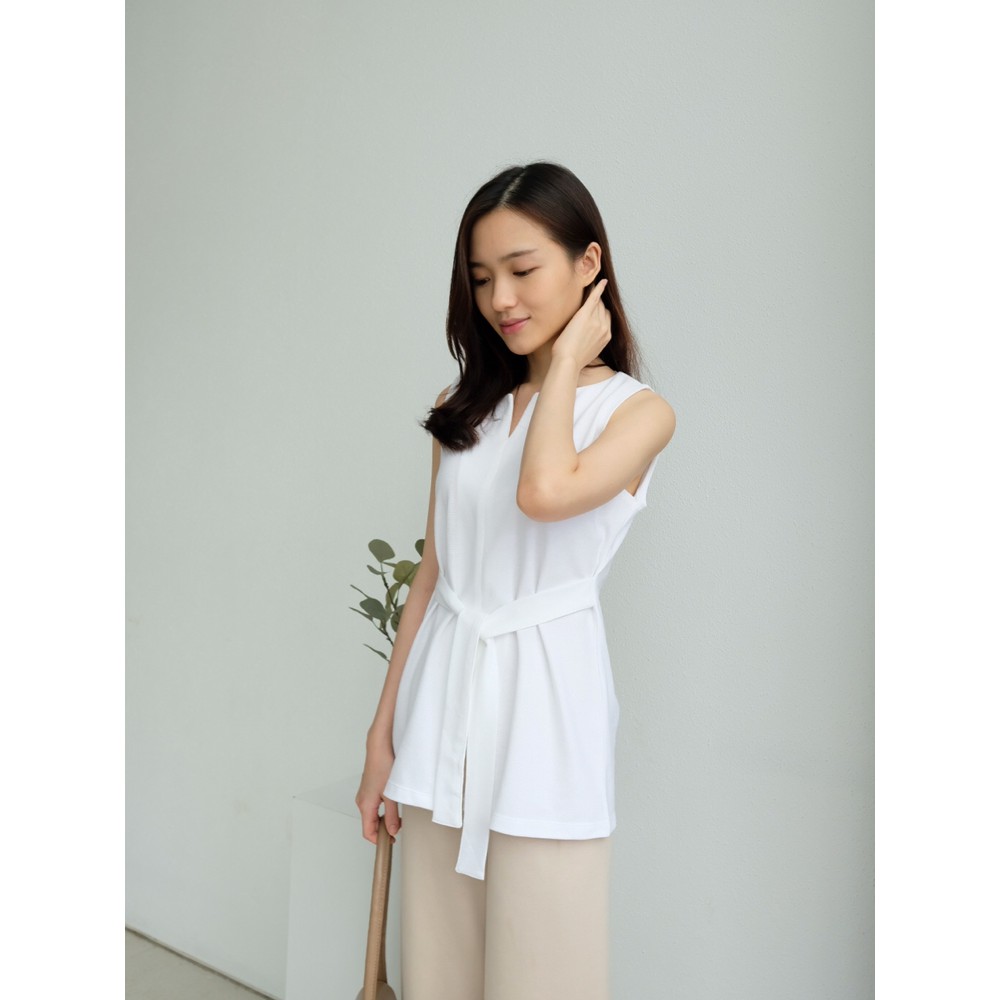 Kadaka T-0137 Blouse Sleeveless Detail Belt