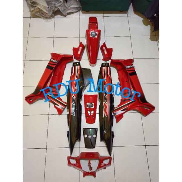 cover body full halus yamaha fizr warna hitam merah