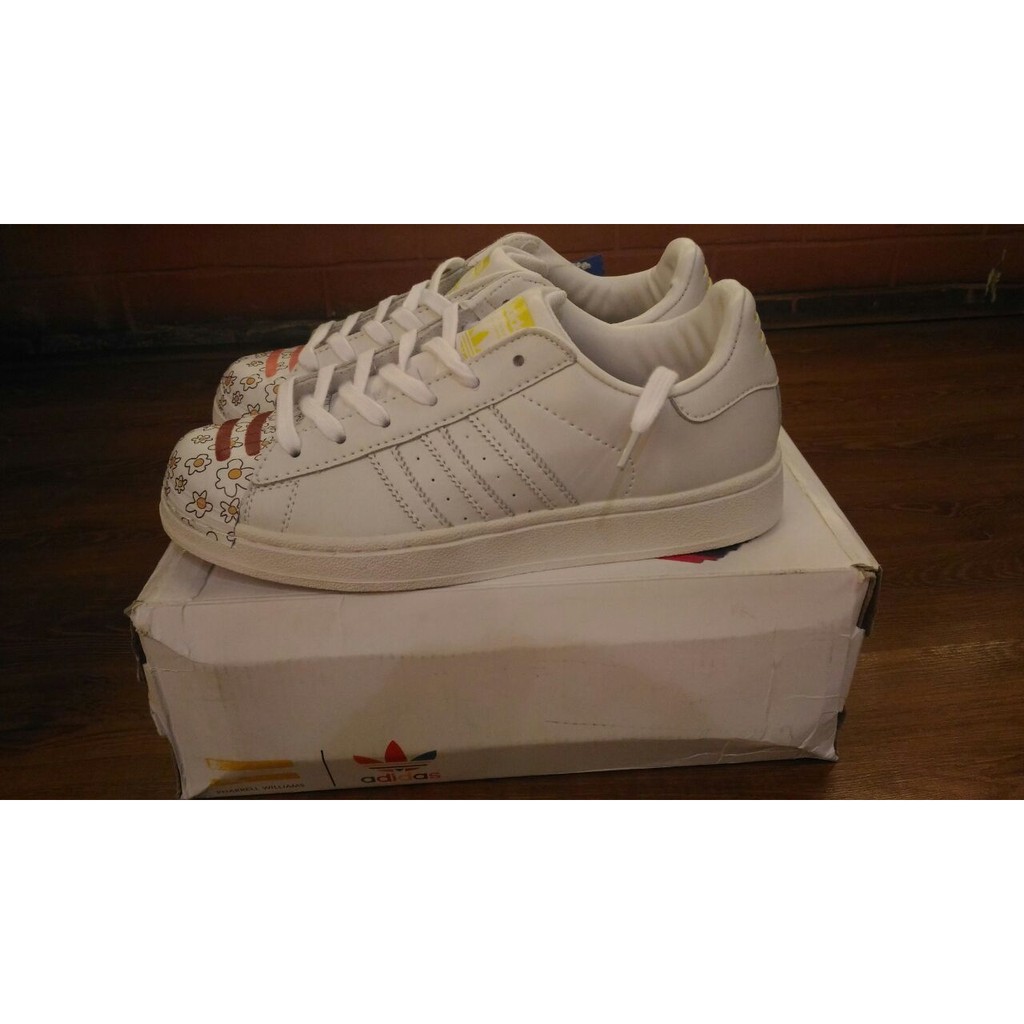 Separu wanita sneakers casual adidas supershell flower putih
