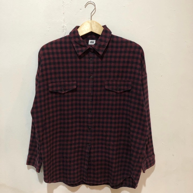 Kemeja Flannel Uniqlo Hitam Merah